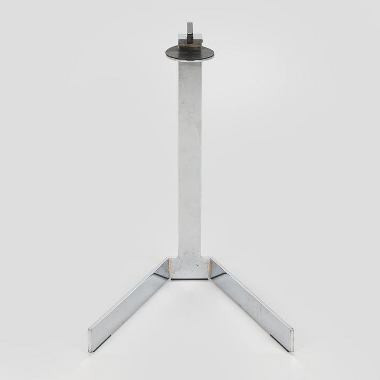 Jouni Leino, Tarjotinpöydän jalusta ,"Grip" Jouni Leino Design Studio 2009.