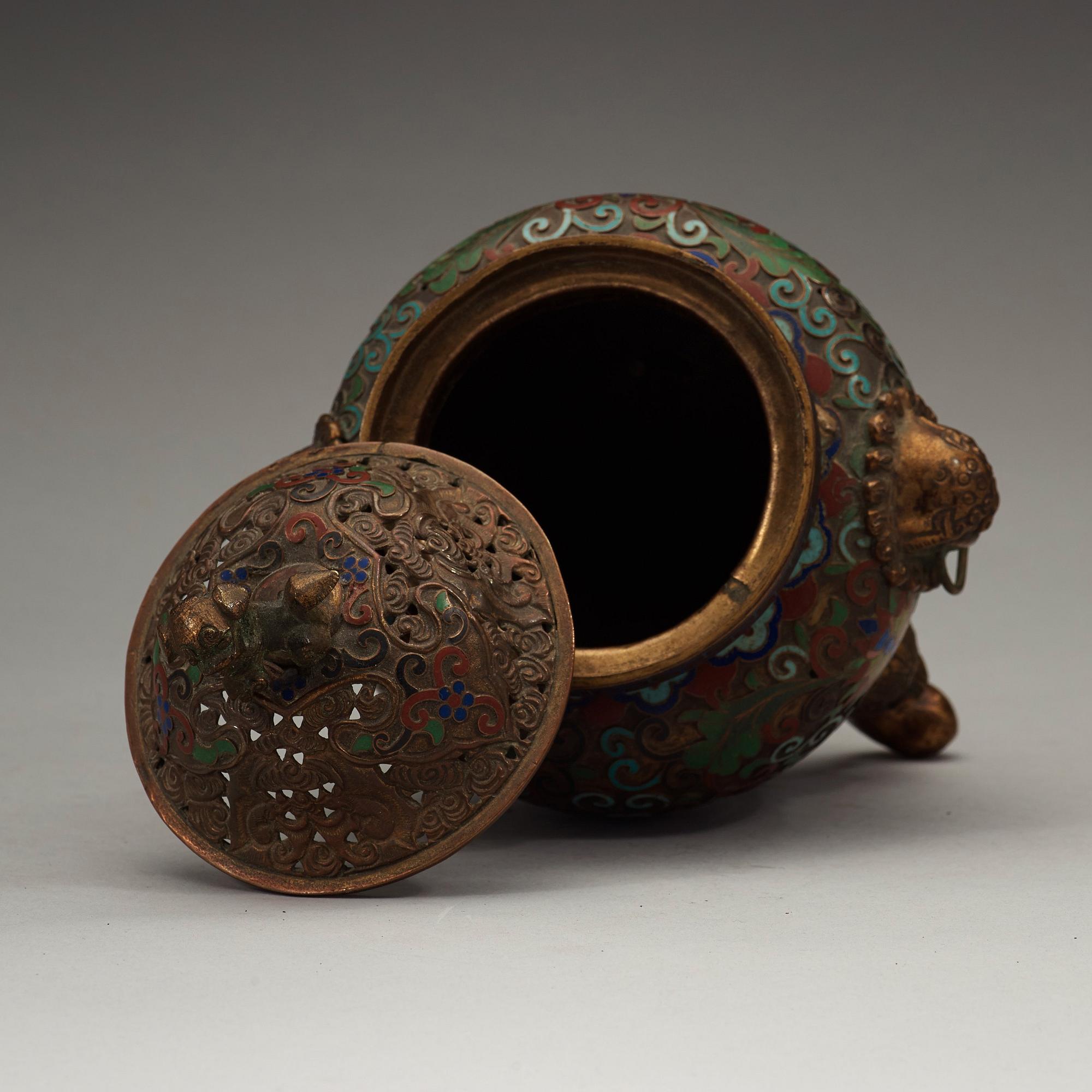 RÖKELSEKAR, cloisonné. Qingdynastin, 1800-tal.