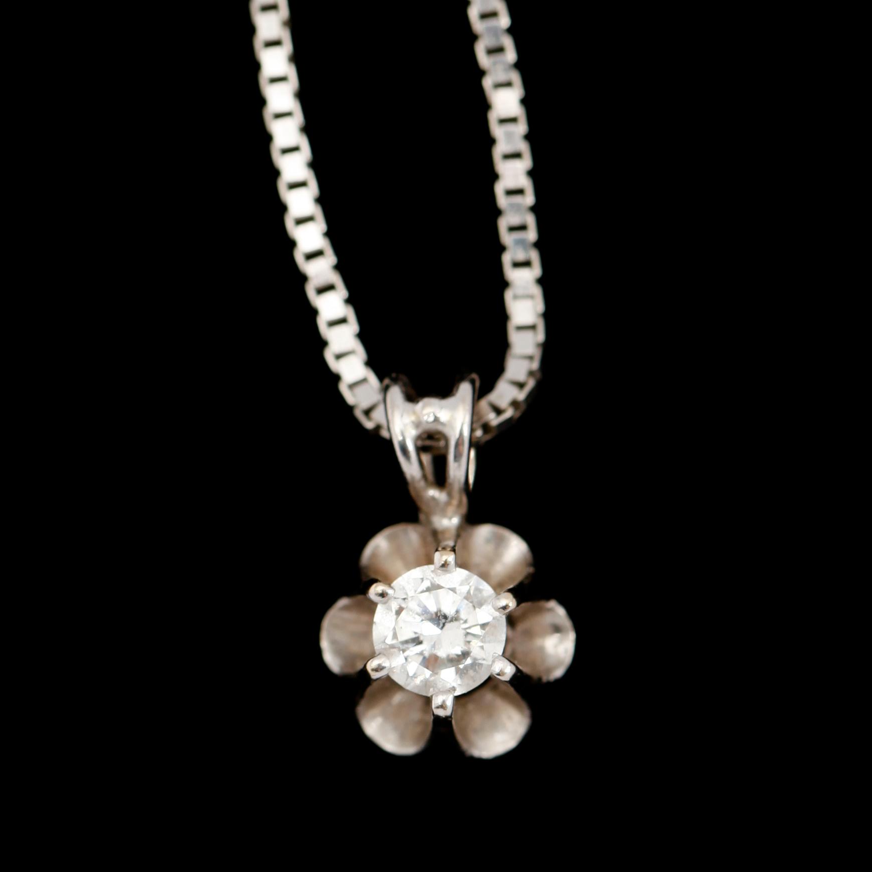 COLLIER MED HÄNGE, 18 k vitguld, briljant. Tot vikt 4 g.