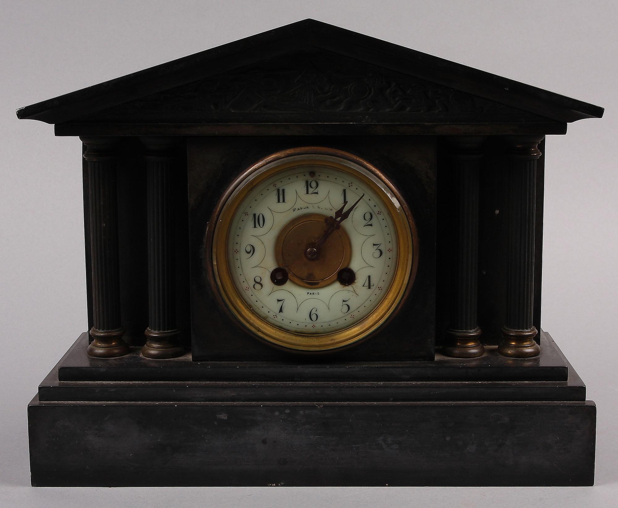 BORDSPENDYL, Maple & Co Ltd, Paris, omkring 1900.