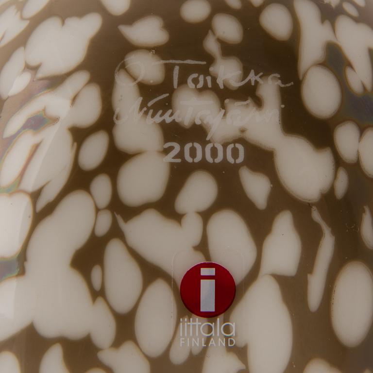 OIVA TOIKKA, LASILINTU, vuosilintu 2000, signeerattu O. Toikka Nuutajärvi.