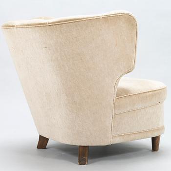 A mid-20th century armchair.