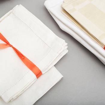 Linen napkins and cloths, 30+10.