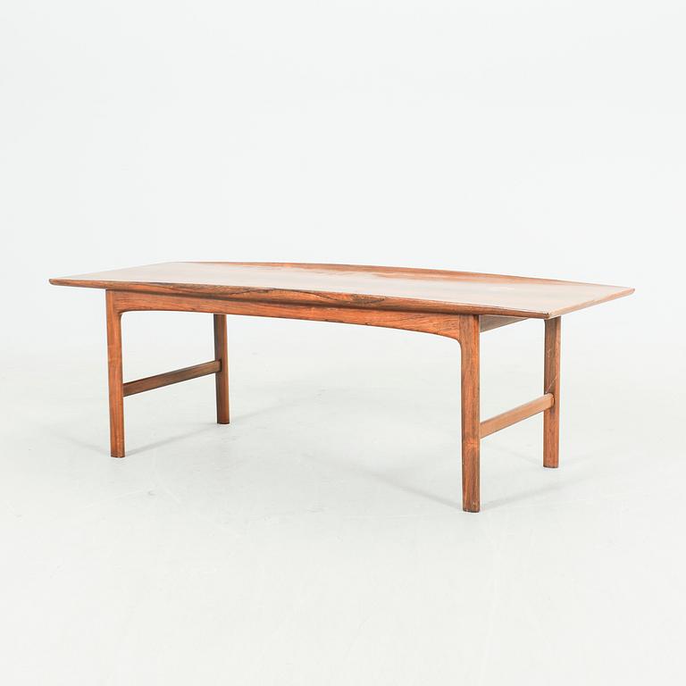 A 1960s Folke Ohlsson walnut "Frisco" coffeetable from Tingströms.