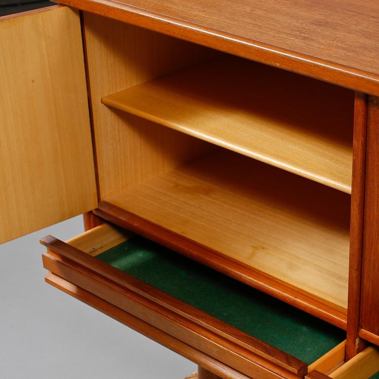 SIDEBOARD, 1900-talets tredje kvartal.