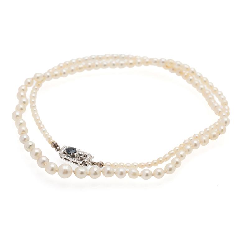 W.A. Bolin, Collier med odlade pärlor, diamant och safir, Stockholm 1947.