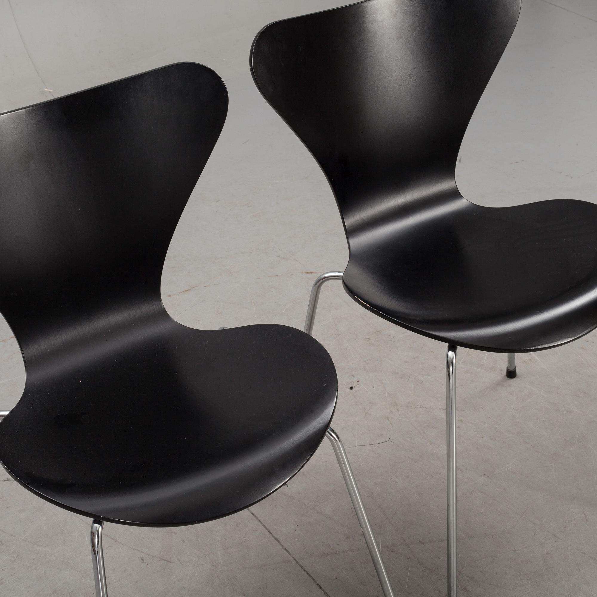 STOLAR, ett par, "Sjuan", Arne Jacobsen, Fritz Hansen.