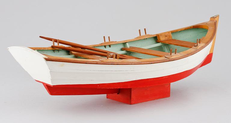 A boat model, 20th century.