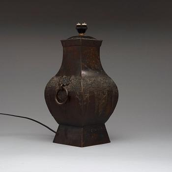 An archaistic bronze vase, Qing Dynasty (1644-1912).