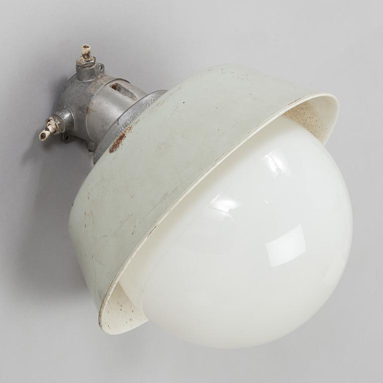 Seinä- / ulkovalaisin, malli 1445, Stockmann Orno, 1900-luvun puoliväli.
