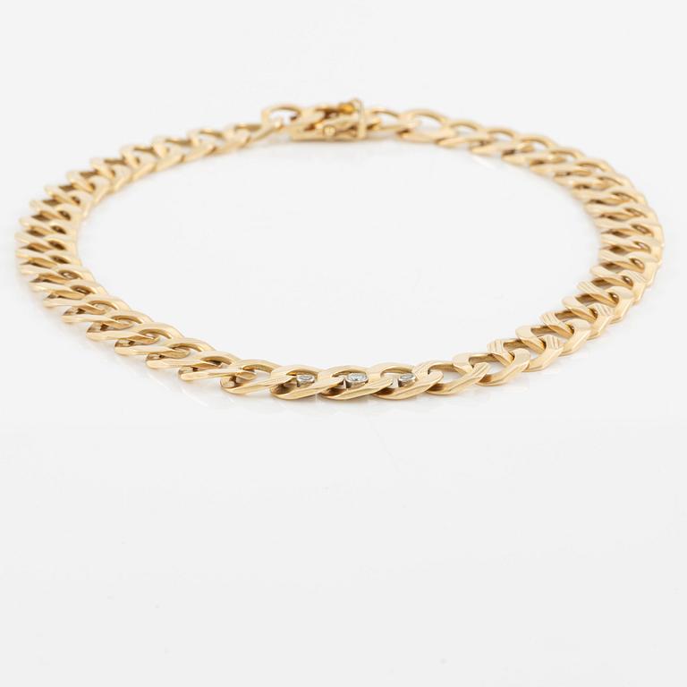 Collier 18K guld med runda briljantslipade diamanter.