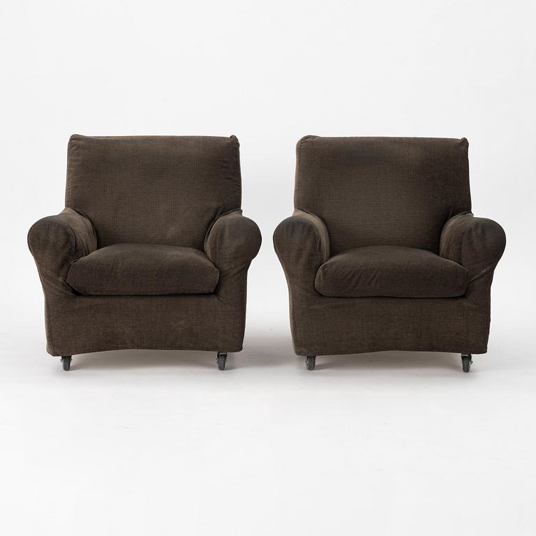 Antonio Citterio, "Nonna Maria", a pair of easy chairs and one ottoman, Flexform, Italy.