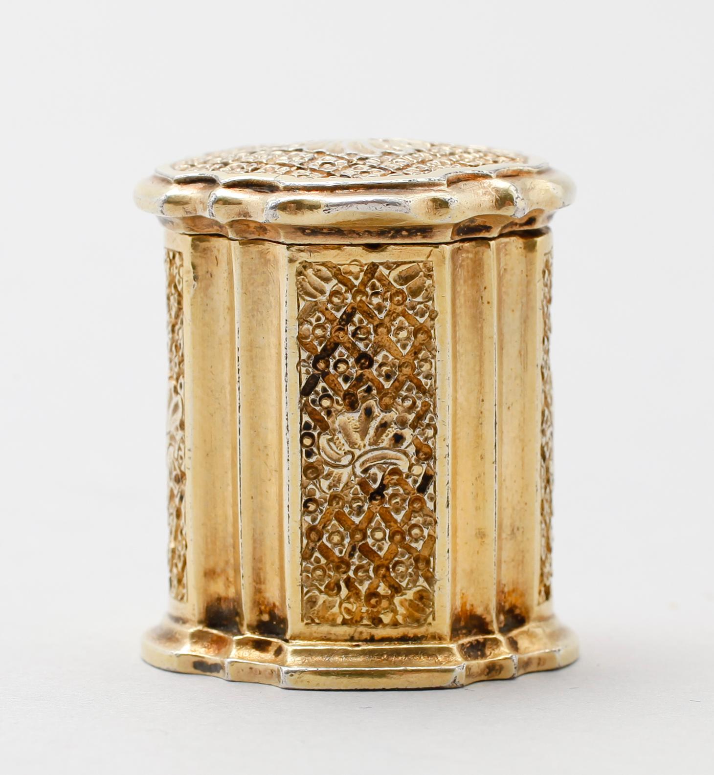 DOSA, förgyllt silver, Samuel Presser, Linköping 1761. Vikt ca 27 g.