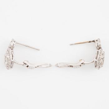 Örhängen, 18K vitguld med briljantslipade diamanter.