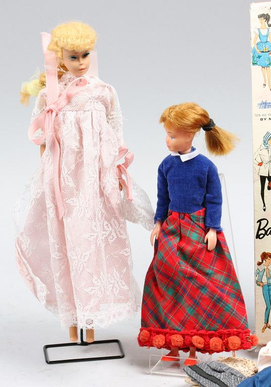 BARBIEDOCKA, 1960-tal med tillbehör.