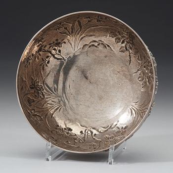 An export silver bowl, Shanghai, bears marks Shanghai Woshing, circa 1910.