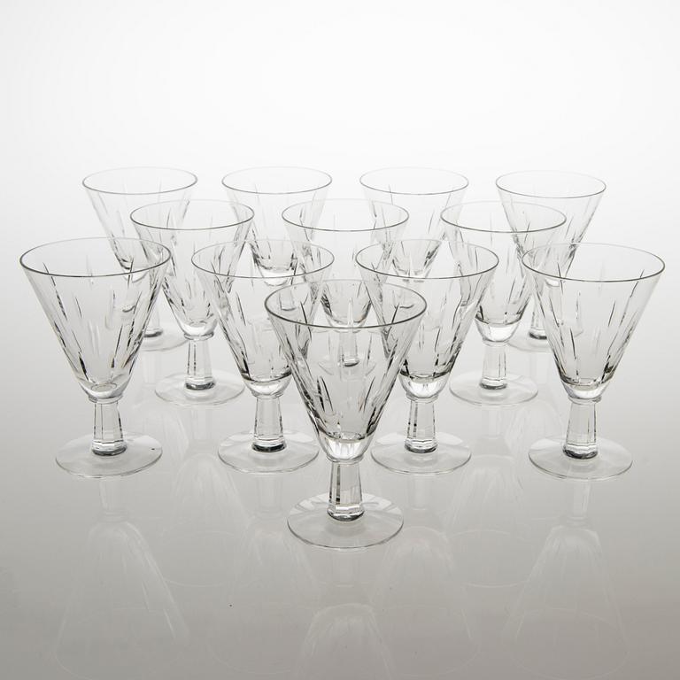 SAARA HOPEA 71-piece Inari crystal stemware set for Nuutajärvi. Designed in 1953.