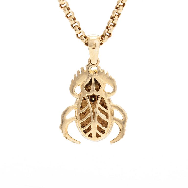 Necklace in 14K gold, with a pendant in the shape of a scarab.