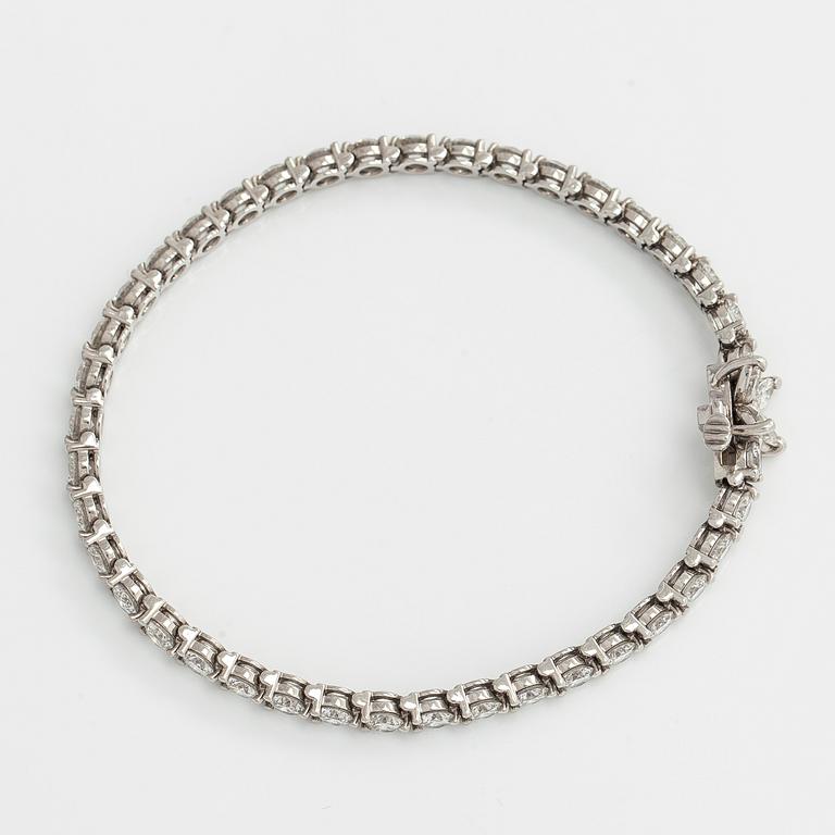 Tiffany & Co, "Victoria" tennisrannekoru, platinaa sekä briljantti- ja marquisehiottuja timantteja.