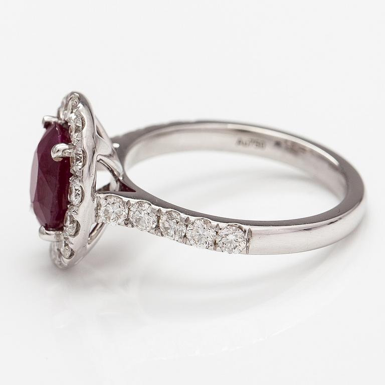 Ring, 18K white gold ring with a ca. 2.40 ct ruby and diamonds ca. 1.20 ct in total according to certificate.