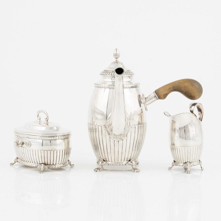 A three piece silver coffee set by Johan Rönnqvist and sons, Örebro 1916.