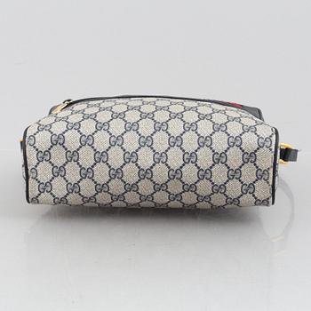 Gucci, A vintage handbag.