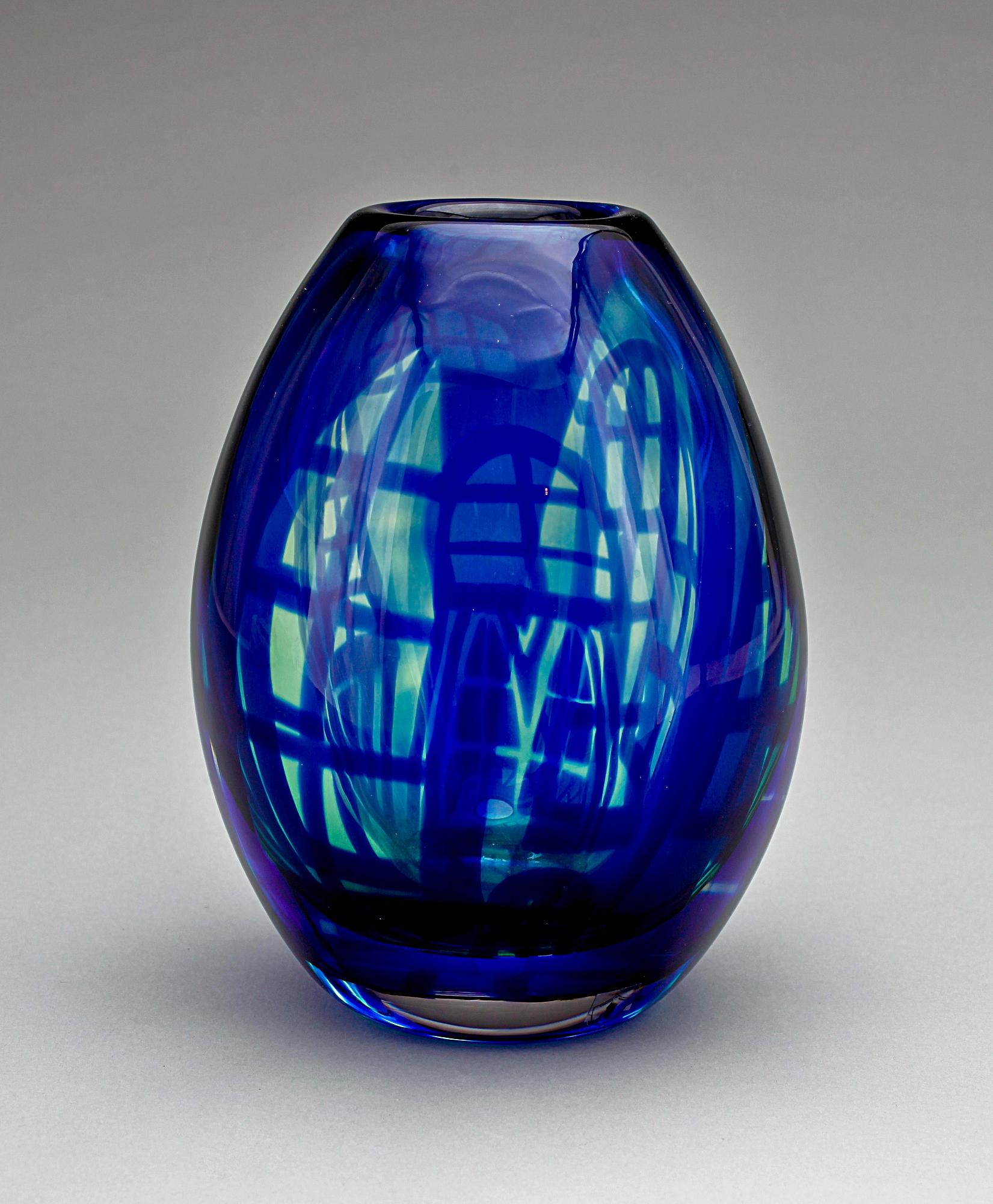 VAS, glas, Carlos R Pebaque Gullaskruv. Sign o dat 2003. Numr 01/10.