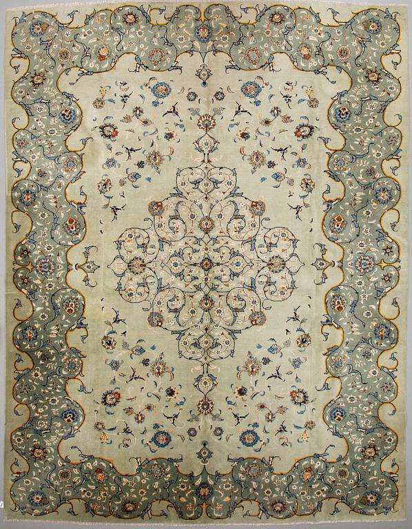 A CARPET, Kashan, ca 428 x 323 cm.