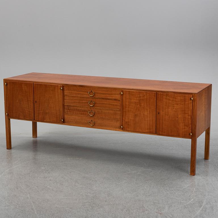 Josef Frank, sideboard, model 1015, Firma Svenskt Tenn.