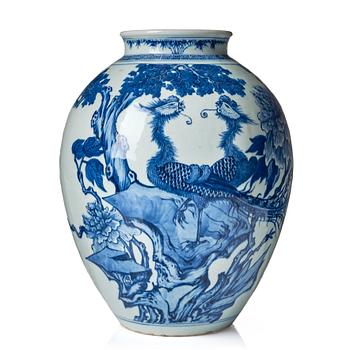 A blue and white jar, Qing dynasty, 19th Century.