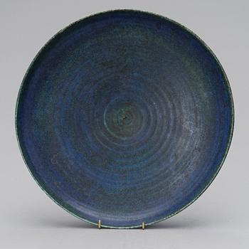 KYLLIKKI SALMENHAARA, A CERAMIC DISH. Signed KS, Arabia. 1950s.