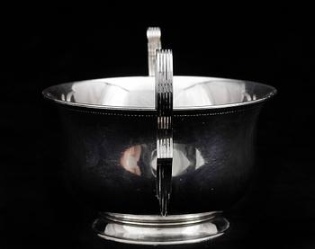 KONFEKTSKÅL, sterlingsilver, Borgila, Stockholm, 1942. Vikt ca 159 g.