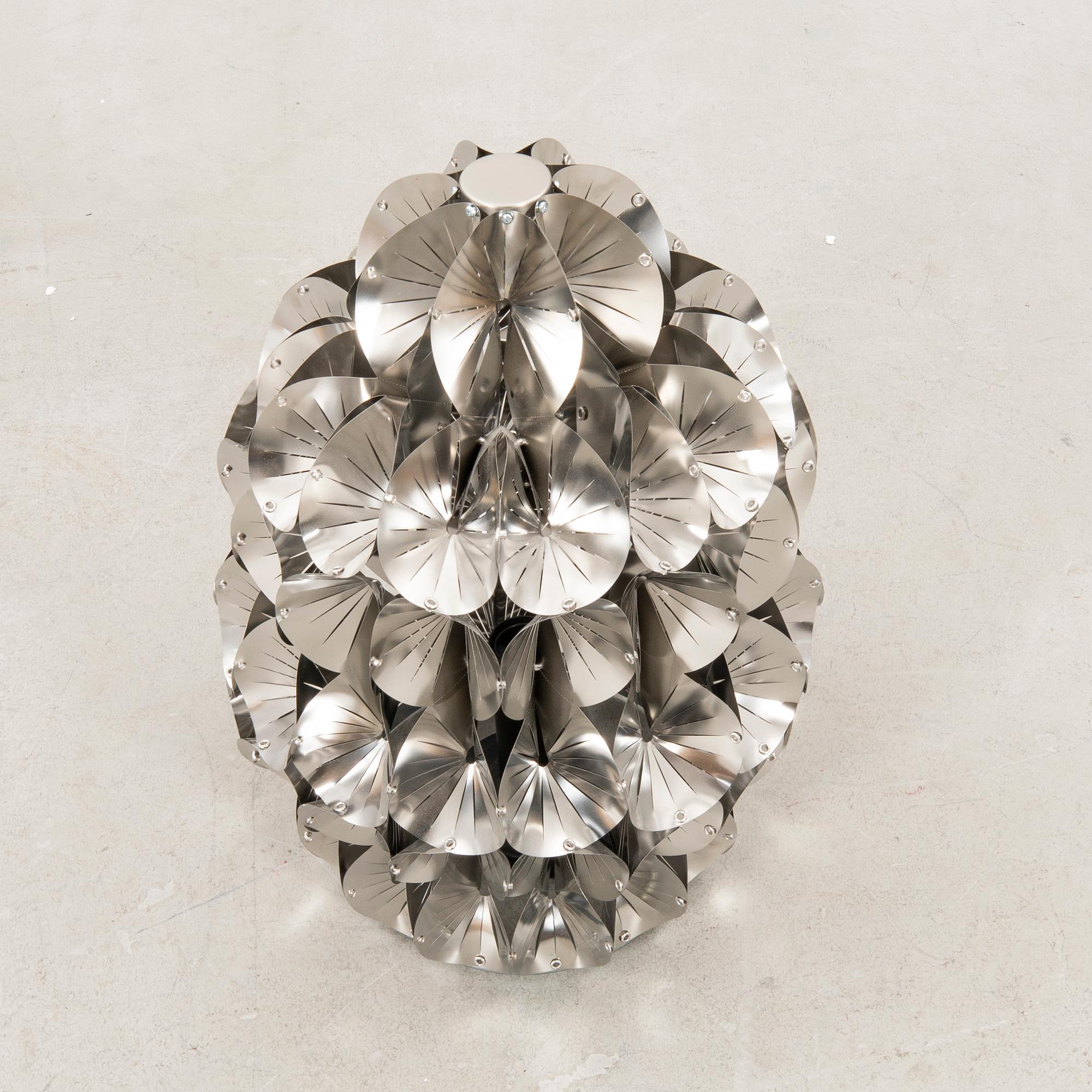 Lisa Hilland, bordslampa ur serien Glamrocks 2023.