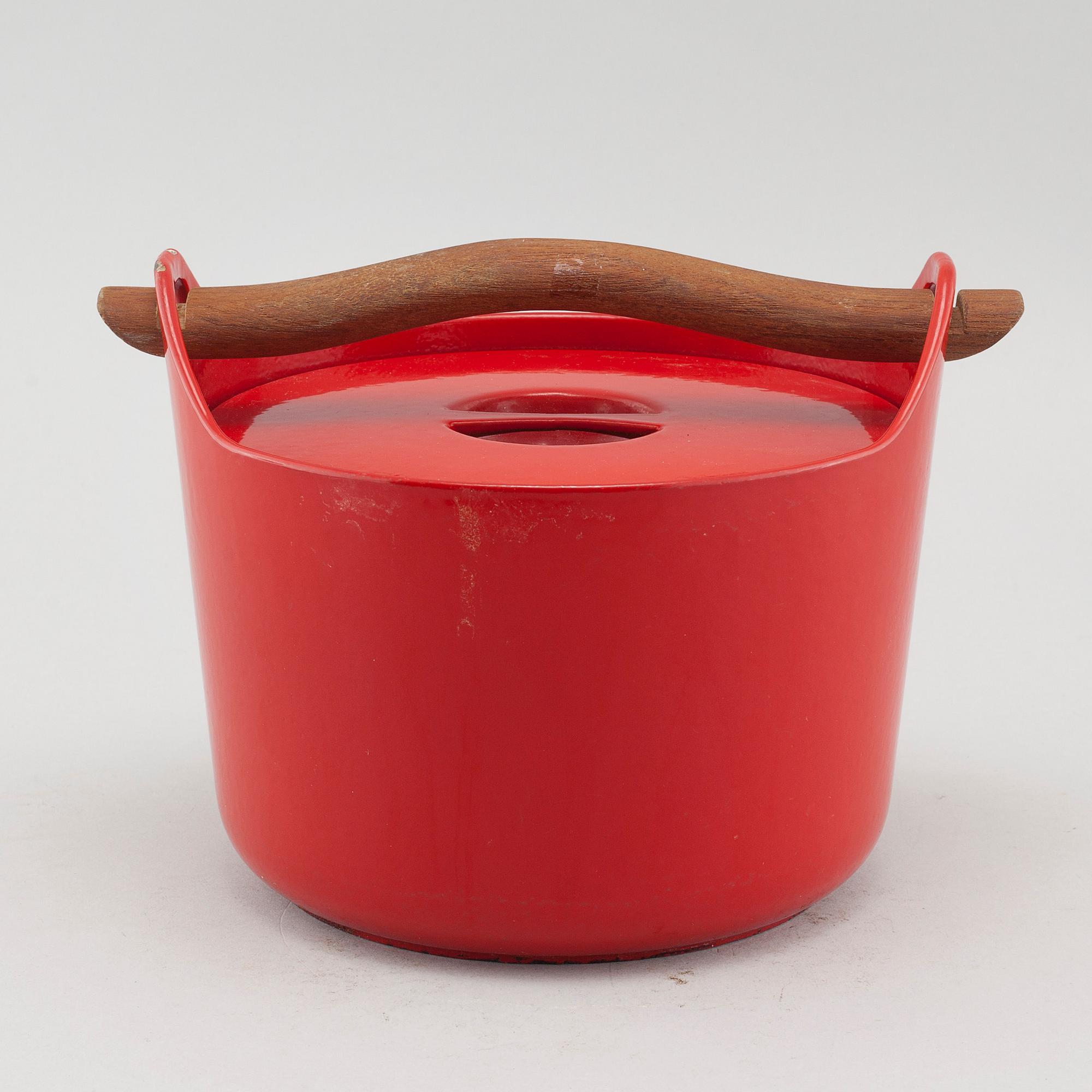 TIMO SARPANEVA, an enamel casserole pot for W Rosenlew & Co, Pori, Finland.