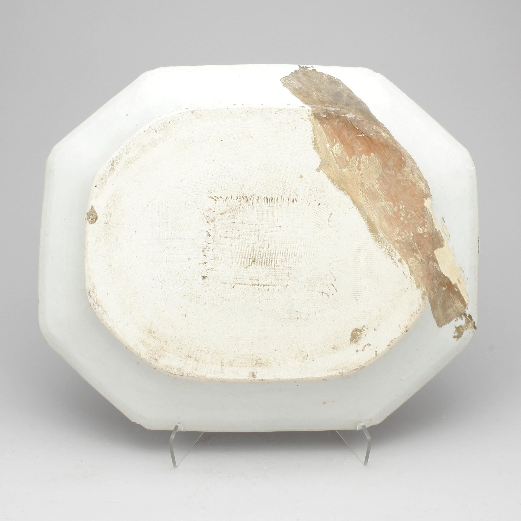 STEKFAT, 2 st, porslin. Qing dynastin, Qianlong (1735-96).