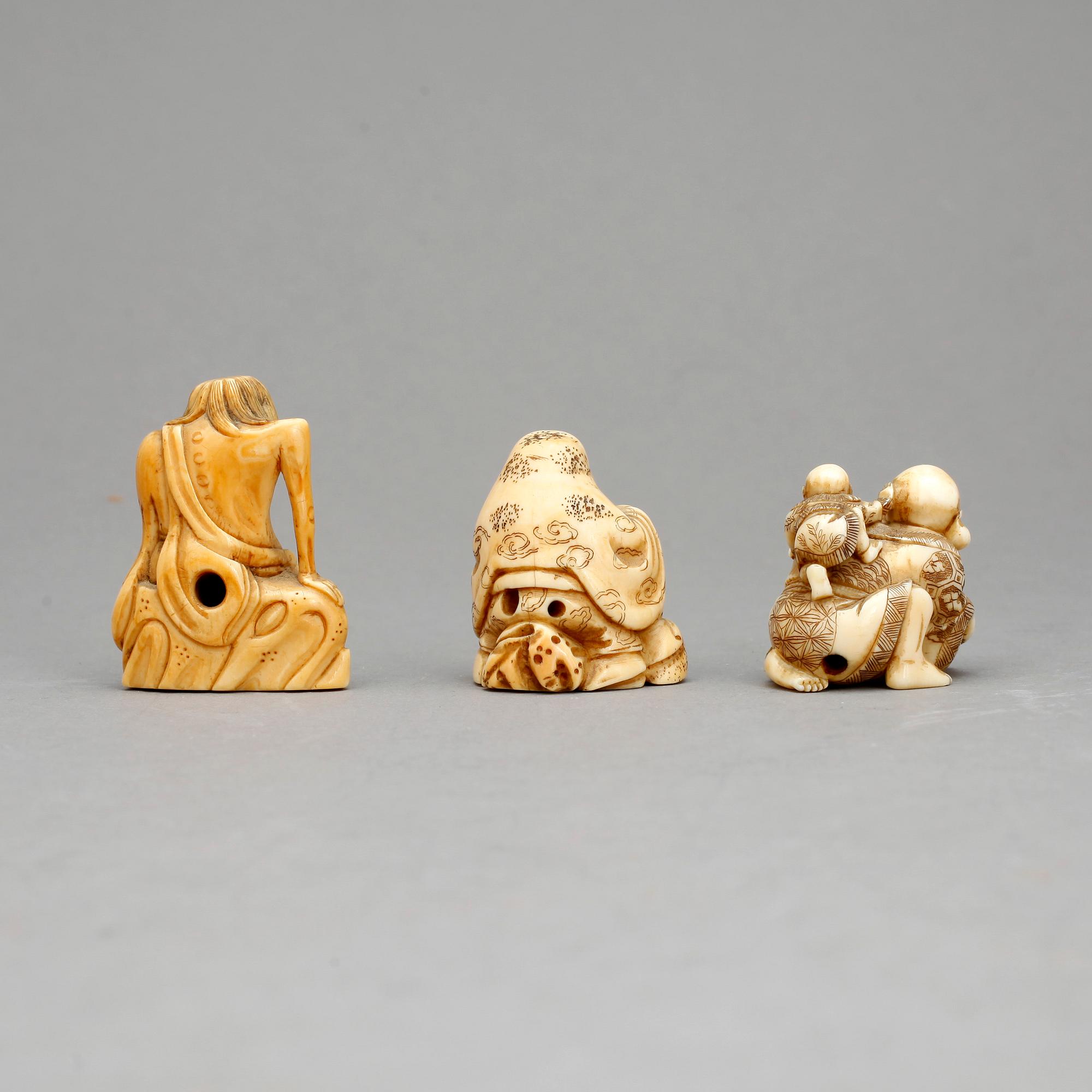 NETSUKES, 3 st, ben, Japan, Meiji (1868-1912).