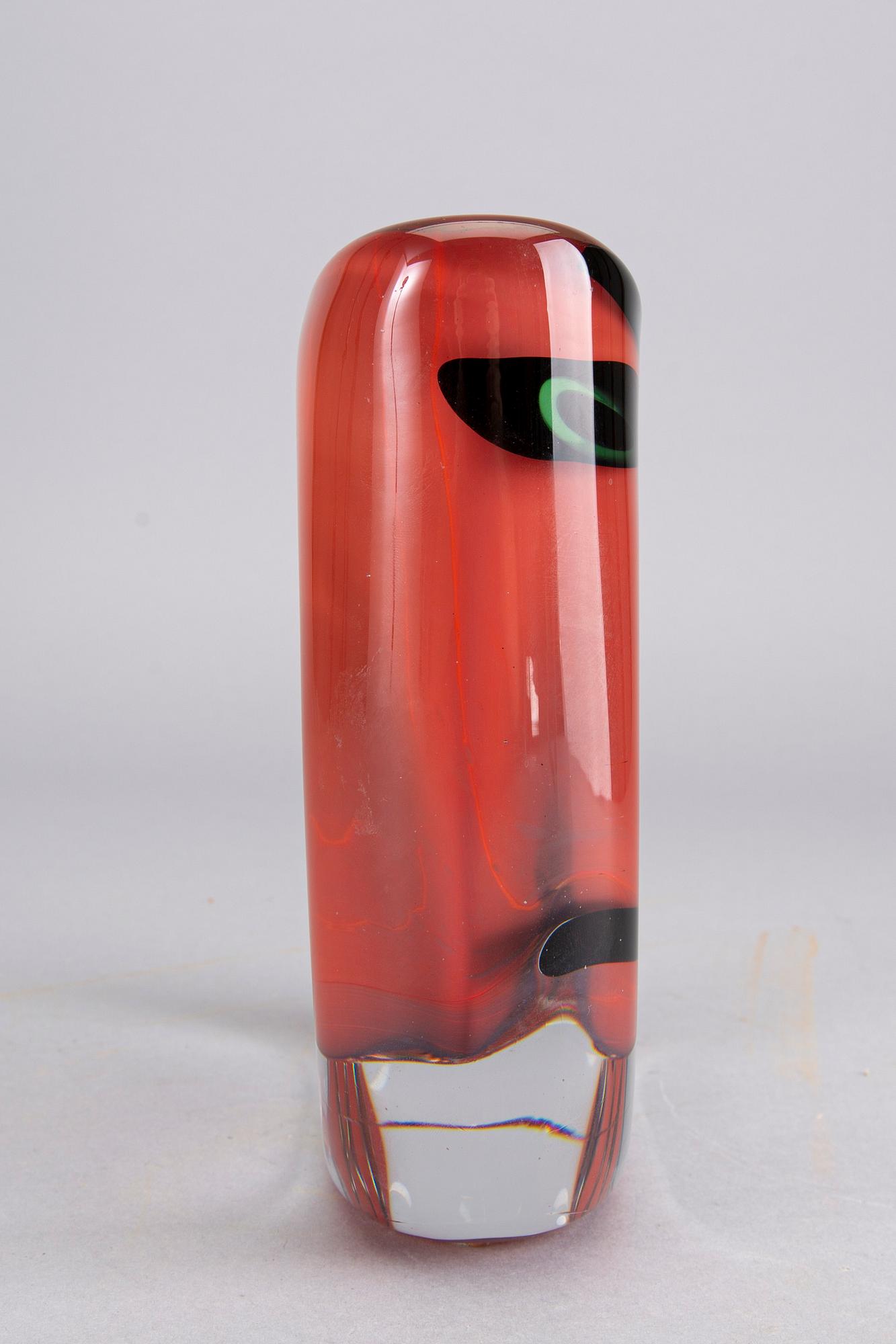 AN ANNE NILSSON GLASS VASE, signed Orrefors 975478 Anne Nilsson E.A. 1-90.