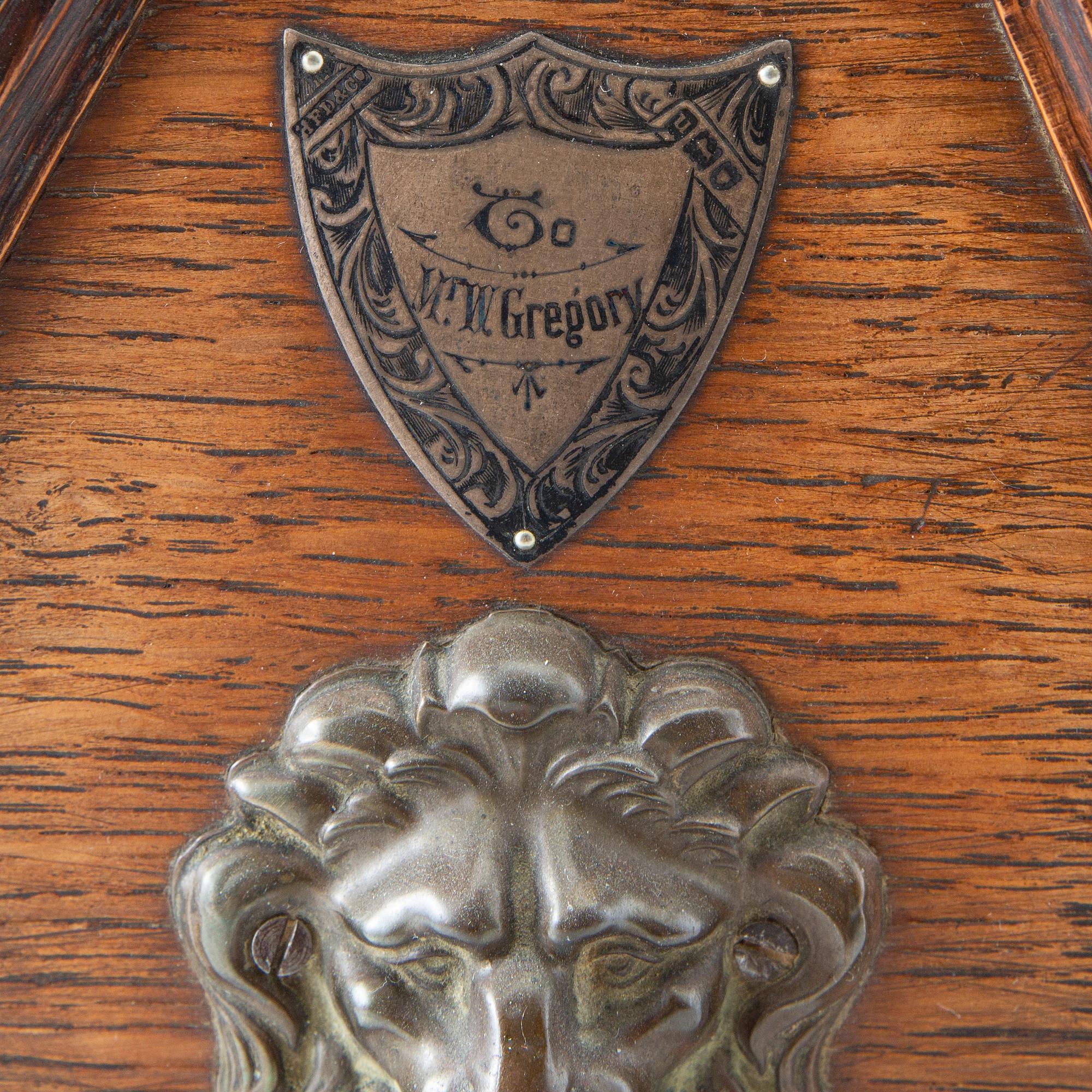 Apoteksskåp John Berry & Sons England omkring 1900.