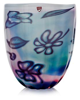 1215. An Eva Englund graal vase, Orrefors 1986.