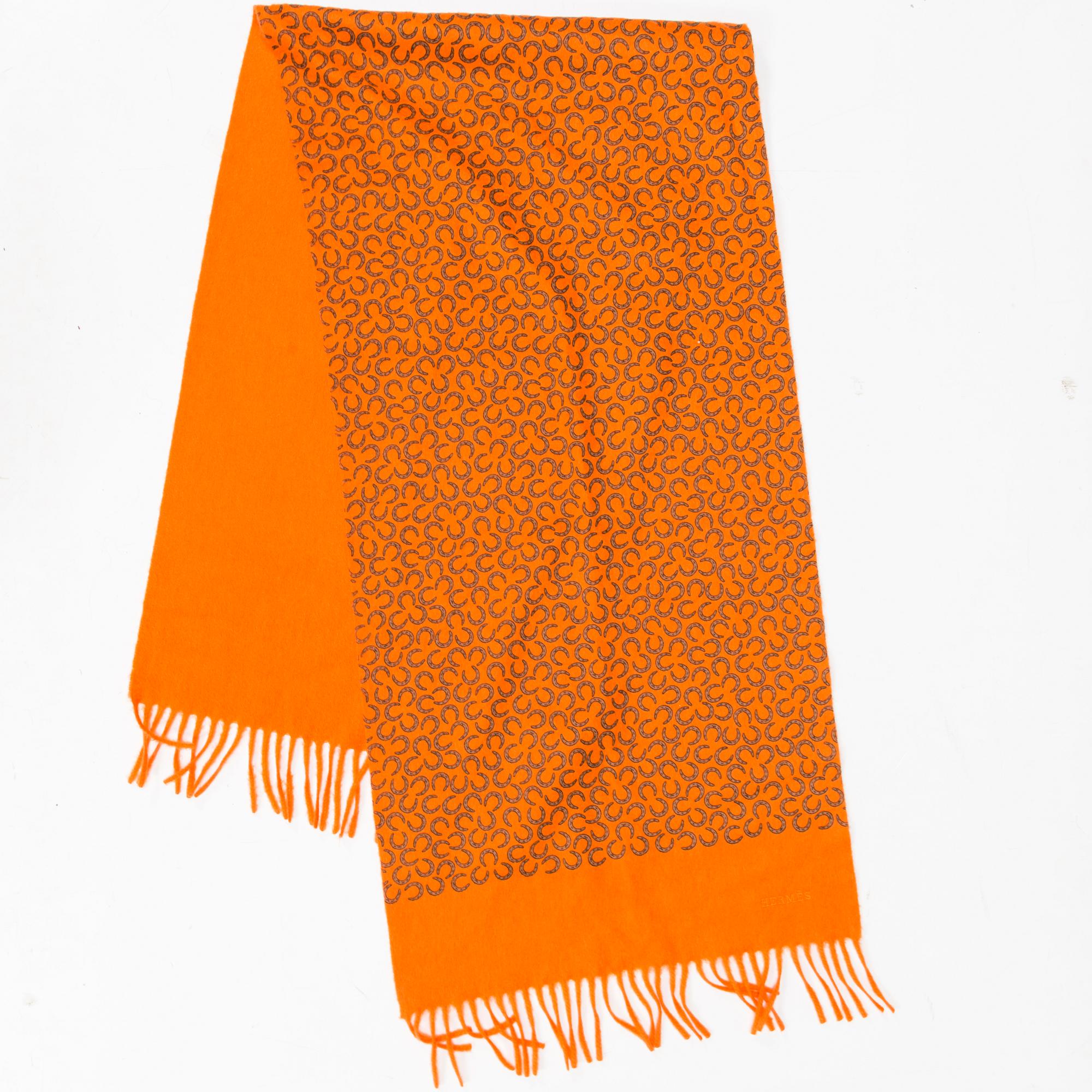 HERMÈS Orange Horseshoe Cashmere Shawl. - Bukowskis