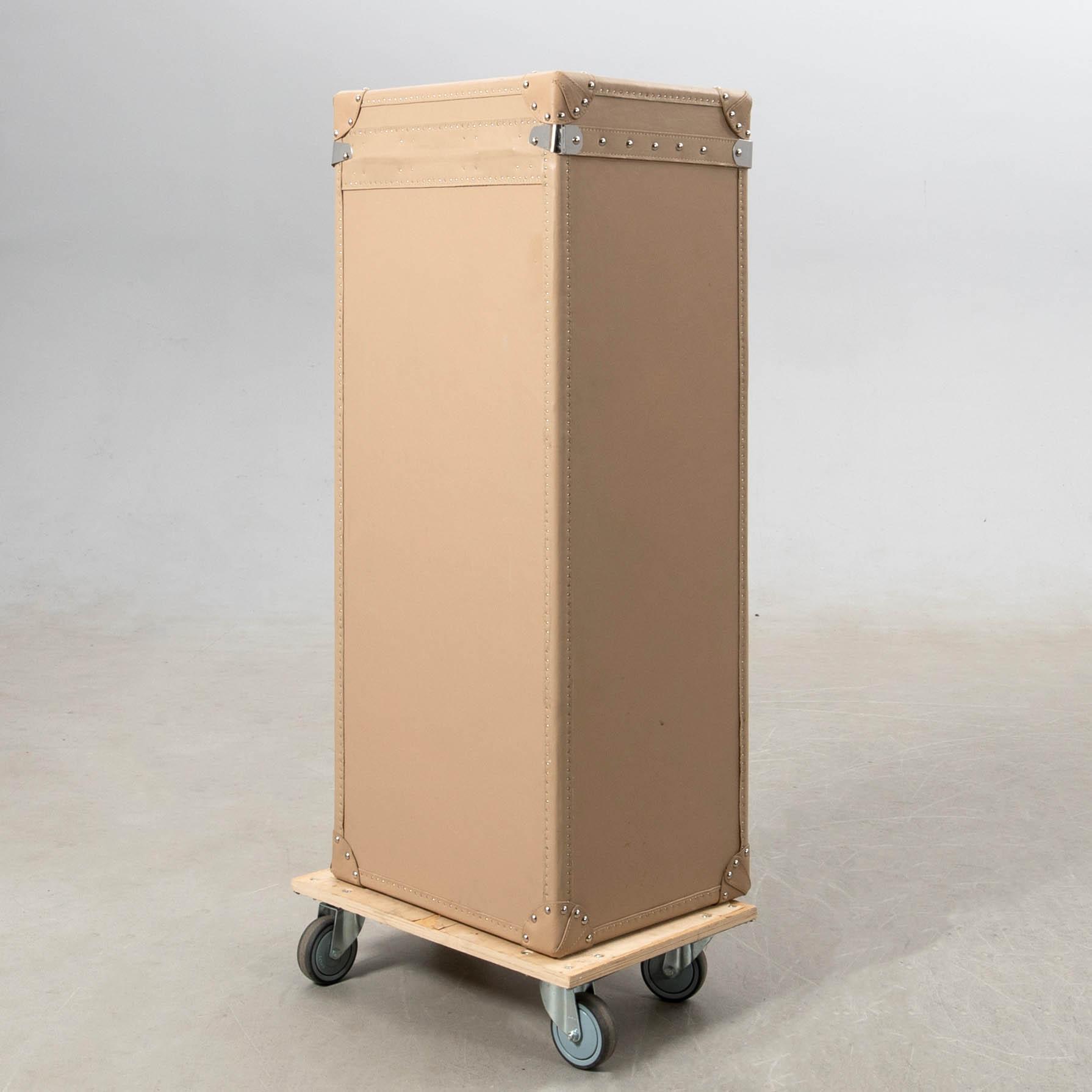 Translation: "Kelly Hoppen chest of drawers England modern production".