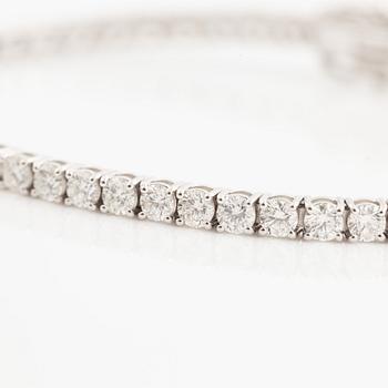 Tennis bracelet 18K white gold with brilliant-cut diamonds.