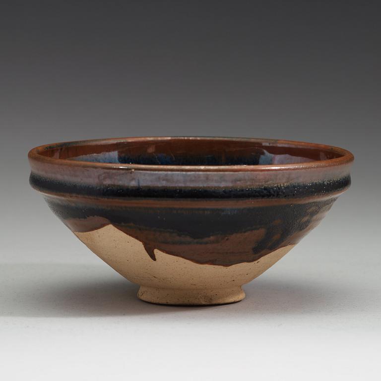 SKÅL, keramik. Cizhou-typ, northern blackware, Jin dynastin (1115-1234).