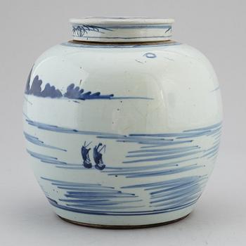 A large blue and white jar with cover, Qing dynasty, Qianlong (1736-95).