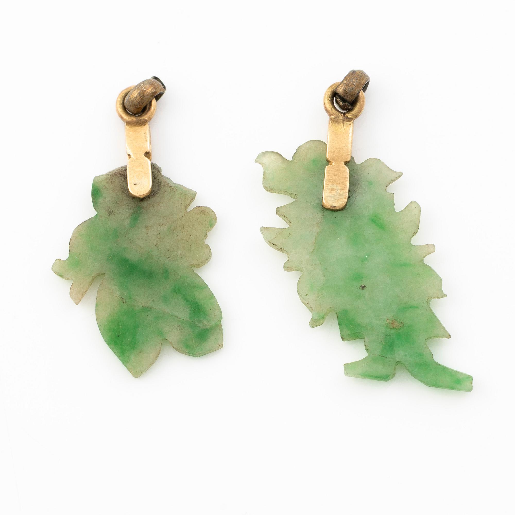 Pendants, 2 pcs, 18K gold and gilt metal with jadeite.