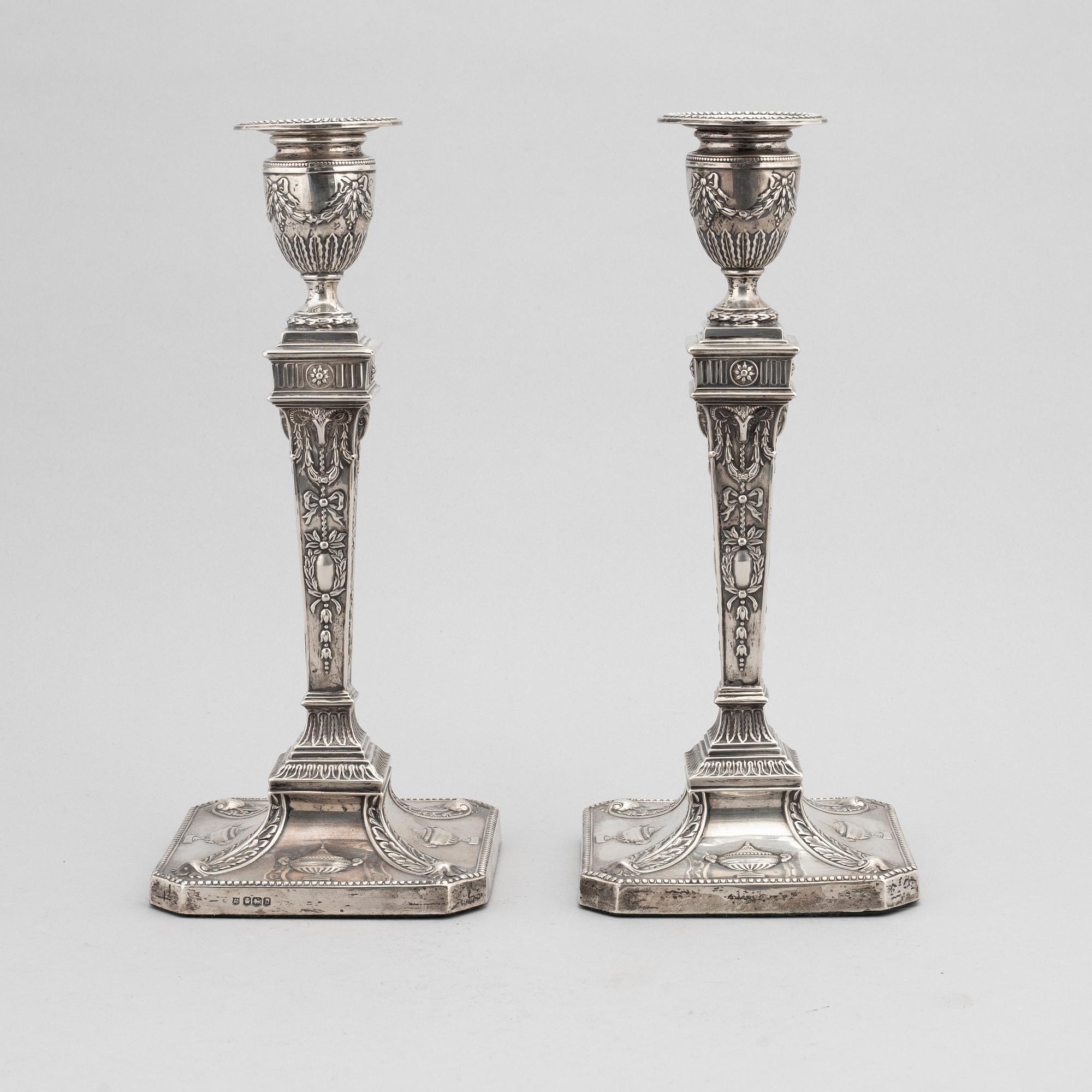 Ljusstakar, ett par, silver, Georg III-stil, James Deakin & Sons (1882-1932), Sheffield, England.