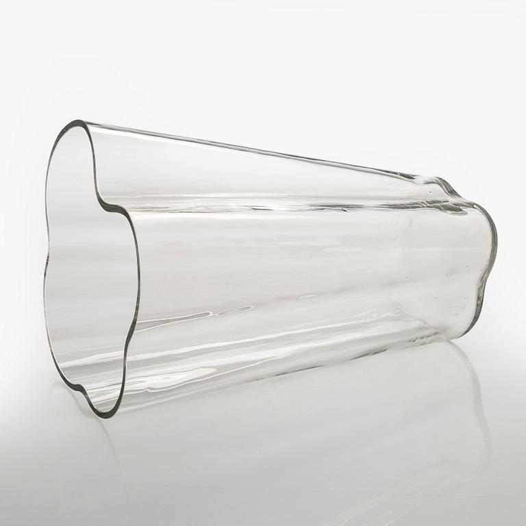 Alvar Aalto, vas, modell 3032, signerad Alvar Aalto 173/1986.