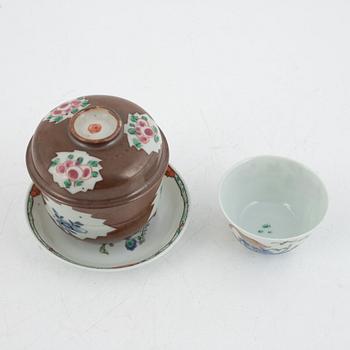 Two porcelain cups, China, Qianlong (1736-95).