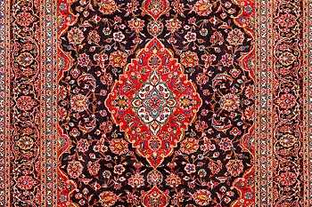 A Keshan carpet, c. 373 x 260 cm.