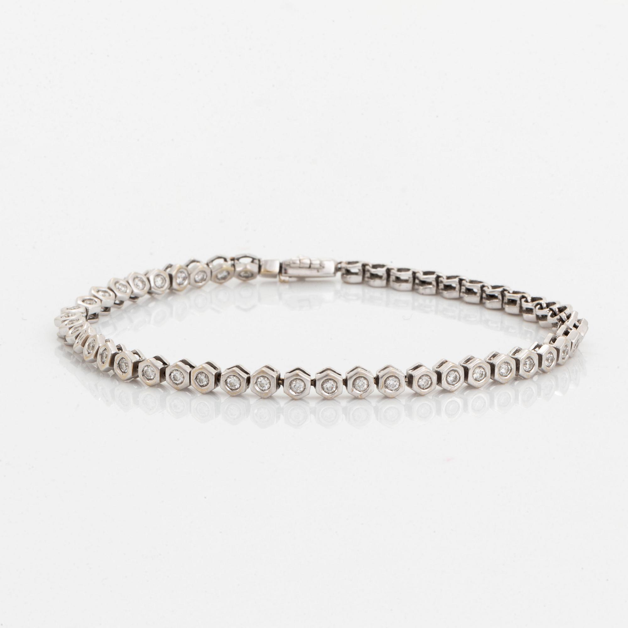 Tennisarmband, vitguld och briljantslipade diamanter.